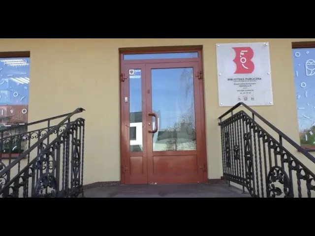 drzwi wejściowe do biblioteki
