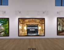 wirtualna wystawa prezentująca warszawskie muzea; na ścianie wirtualnej sali są rozmieszczone zdjęcia ilustrujące dane muzeum