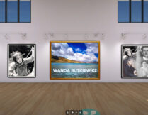 wirtualna sala; na ścianach okładki książek o Wandzie Rutkiewiczi i informacje o tej himalaistce