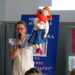 Eliza Piotrowska z lalką ciocią Jadzią.