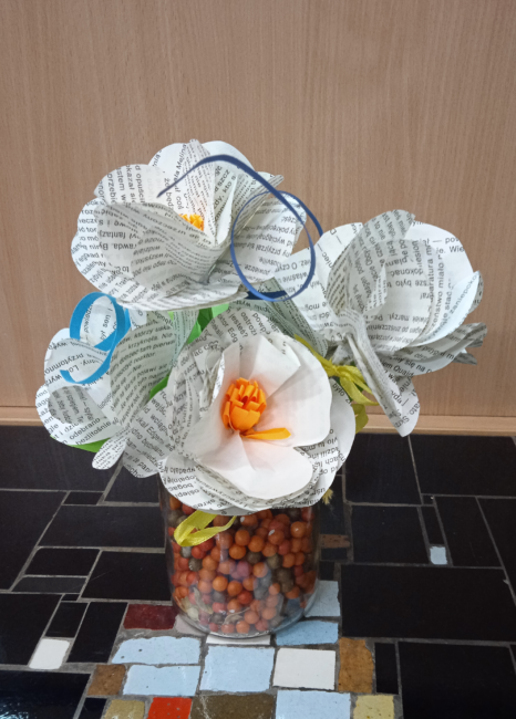 kwiatek z papieru - efekt warsztatów rękodzielniczych