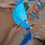 efekty prac plastycznych - rekiny papierowe