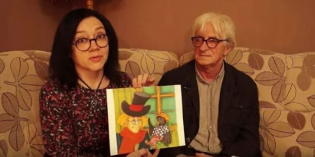 Beata Podgórska i Marek Samselski siedzą na kanapie i opowiadają o swojej twórczości