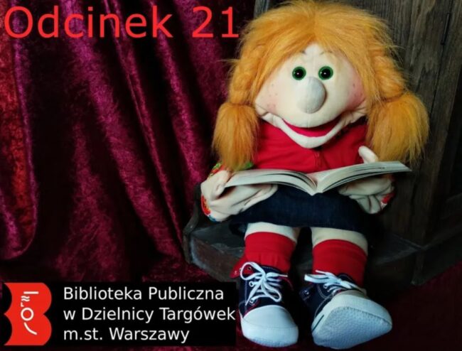 uśmiechnięta pacynka Gabrysia z książką