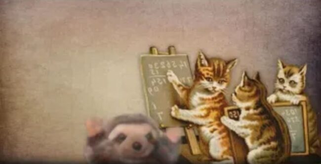 pacynka Lu - leniwiec; w tle obrazek kotów piszących kredą na tablicy działania matematyczne