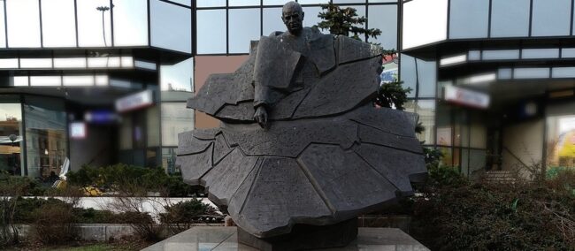 pomnik Stefana Starzyńskiego przy placu Bankowym w Warszawie