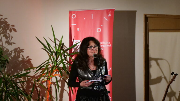 Danuta Chyła z grupy poetyckiej Akant prezentuje swoje wiersze