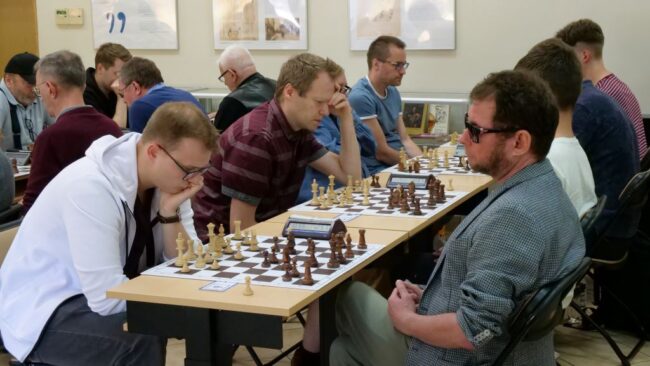 turniej szachowy w sali czytelni naukowej nr I