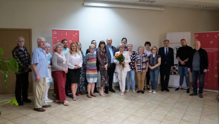 pamiątkowe zdjęcie uczestników spotkania