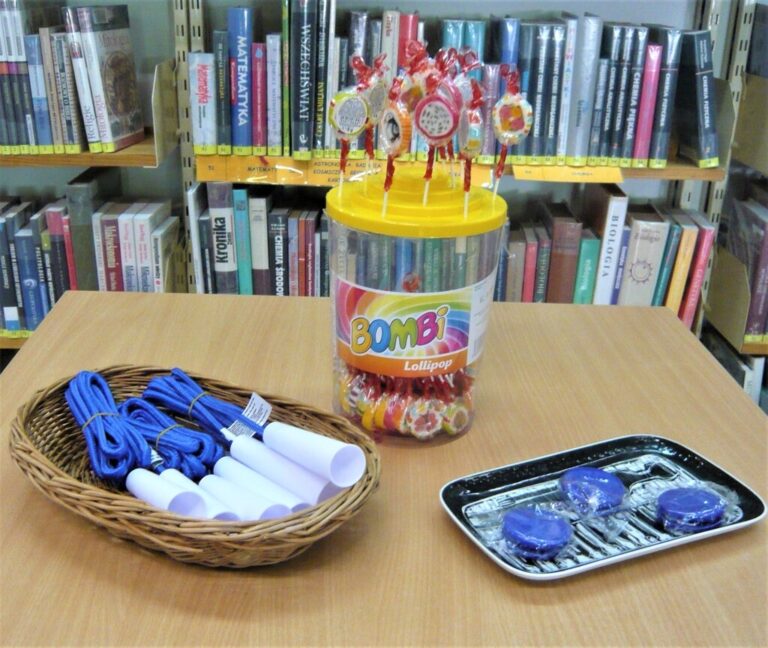 lizaki i materiały plastyczne na zajęcia dla dzieci