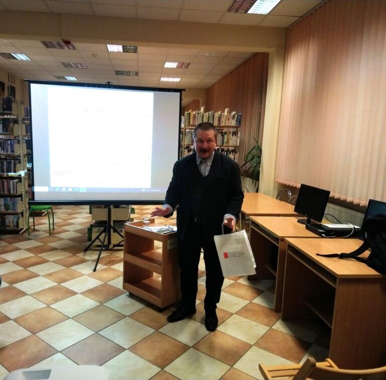 gość spotkania w bibliotece