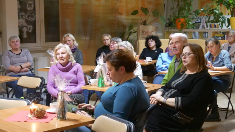 wspólne kolędowanie w czytelni naukowej nr 1