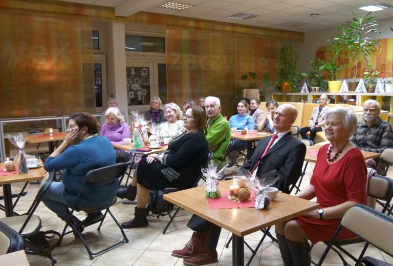 wspólne kolędowanie w czytelni naukowej nr 1