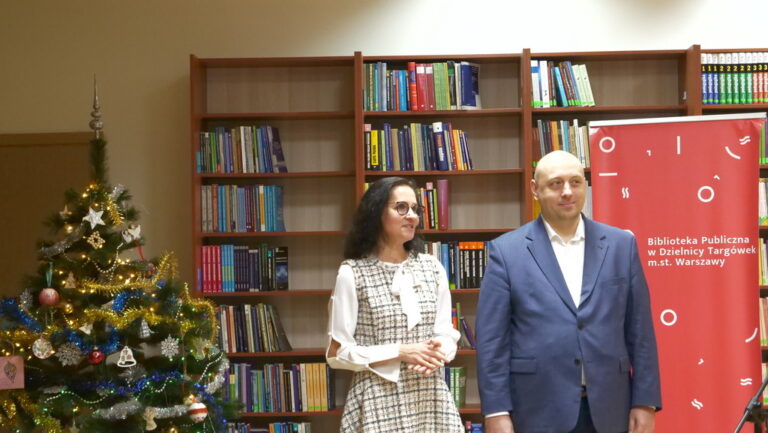 wspólne kolędowanie w czytelni naukowej nr 1