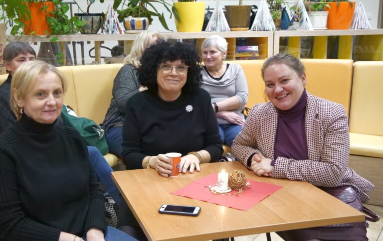 wspólne kolędowanie w czytelni naukowej nr 1