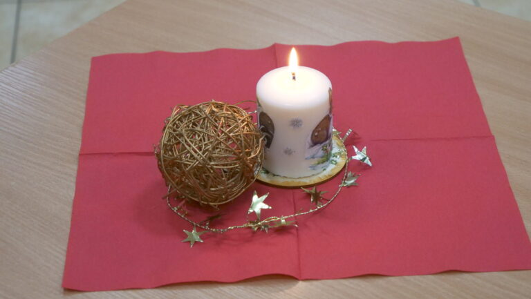 wspólne kolędowanie w czytelni naukowej nr 1