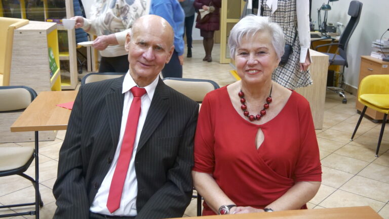 wspólne kolędowanie w czytelni naukowej nr 1