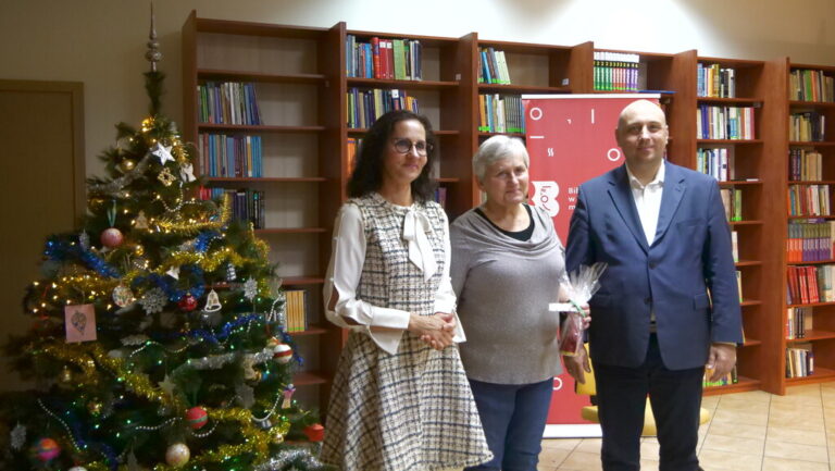 wspólne kolędowanie w czytelni naukowej nr 1