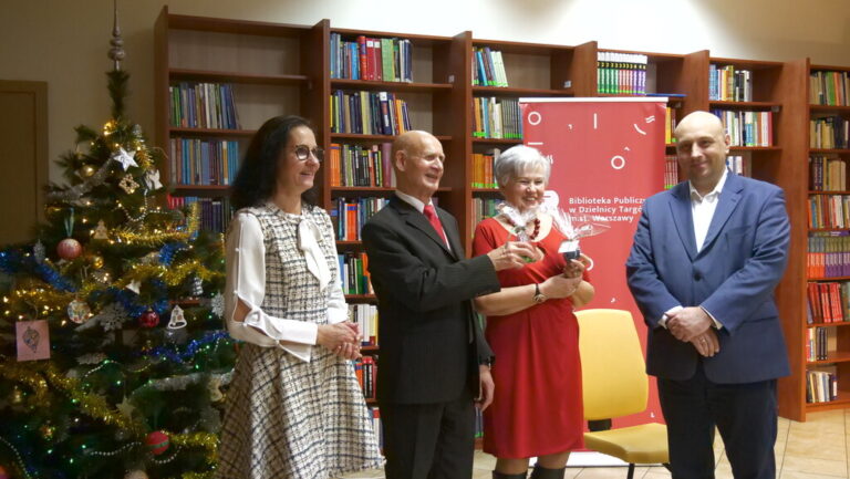 wspólne kolędowanie w czytelni naukowej nr 1