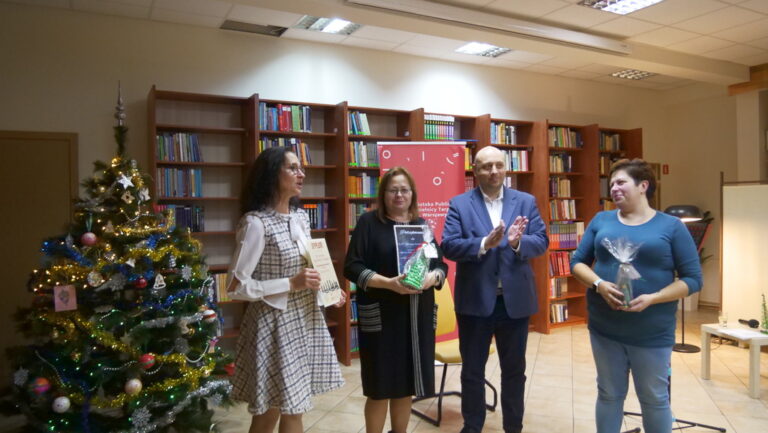 wspólne kolędowanie w czytelni naukowej nr 1