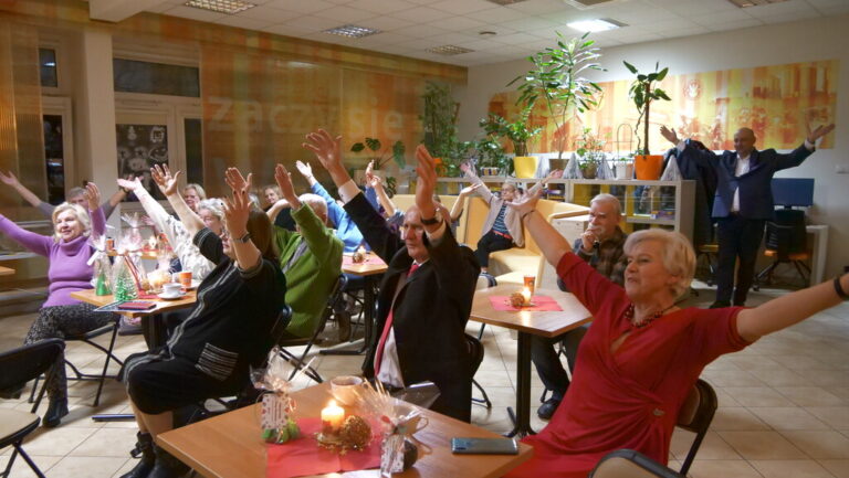 wspólne kolędowanie w czytelni naukowej nr 1