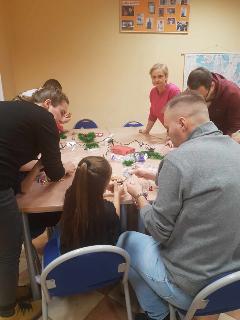 warsztaty tworzenia świątecznych wianków