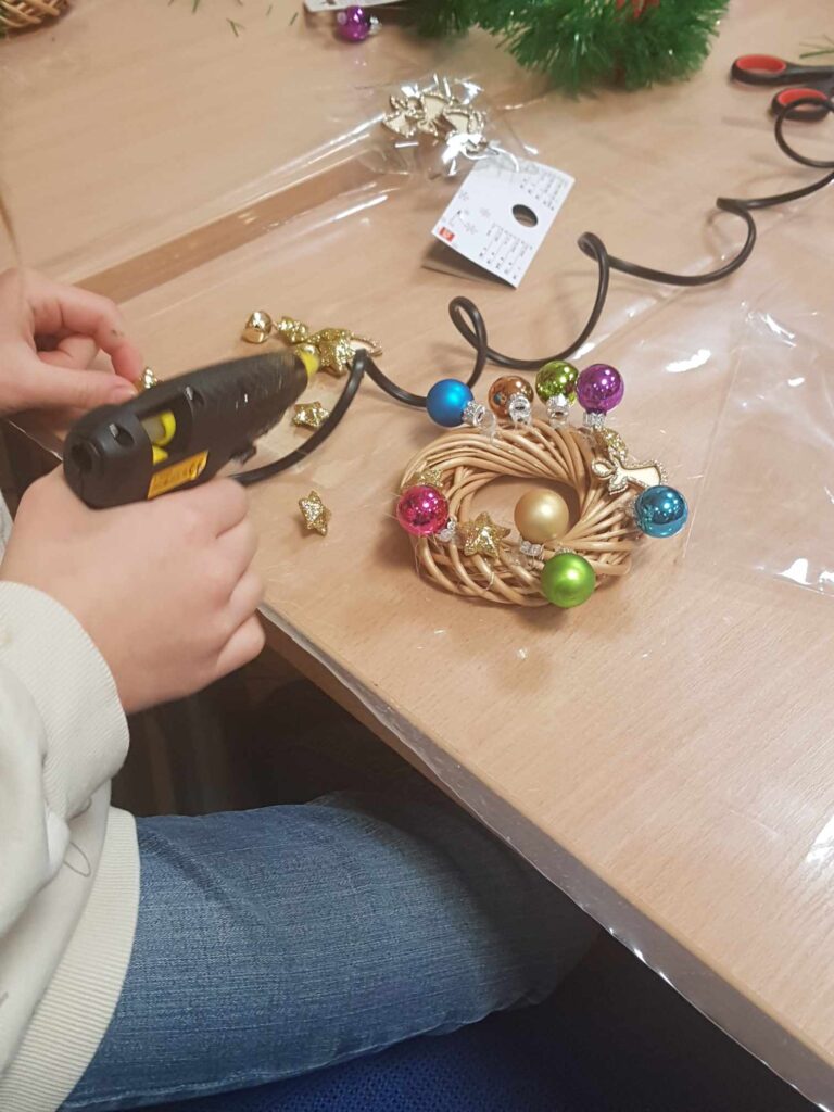warsztaty tworzenia świątecznych wianków