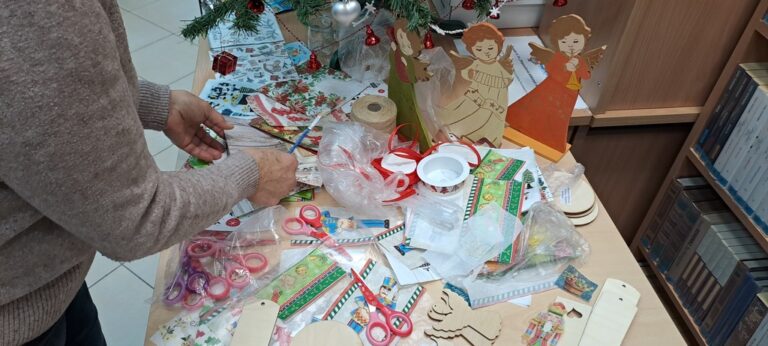 warsztaty decoupage - tworzenie zakładek do książek i podkładek pod kubki