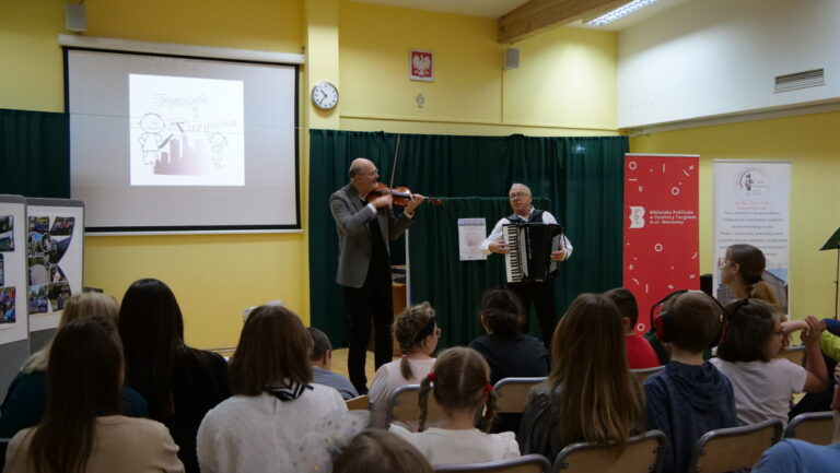 muzycy grający podczas finału wydarzenia