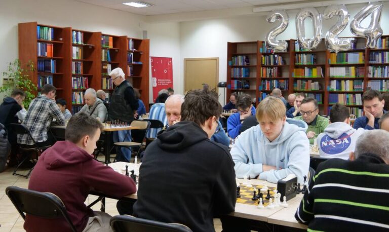 turniej szachowy w czytelni