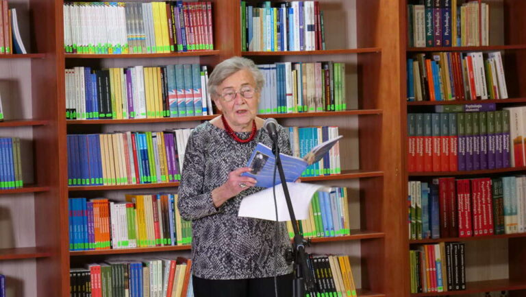 czwartek poetycko muzyczny - koncert i recytacja poezji w Czytelni