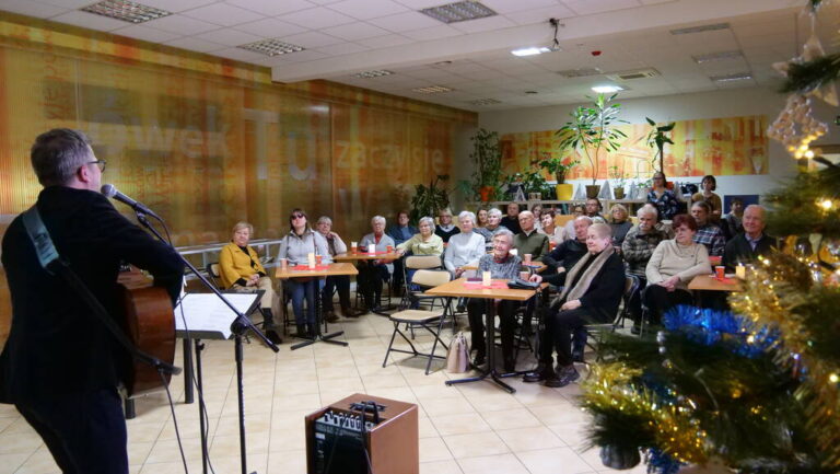 czwartek poetycko muzyczny - koncert i recytacja poezji w Czytelni