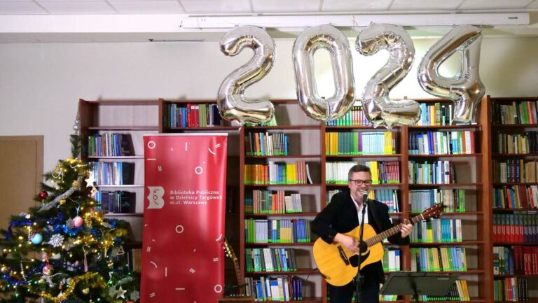 czwartek poetycko muzyczny - koncert i recytacja poezji w Czytelni