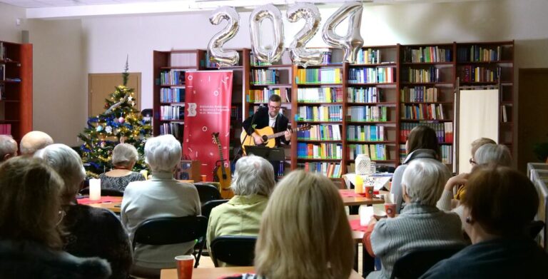 czwartek poetycko muzyczny - koncert i recytacja poezji w Czytelni