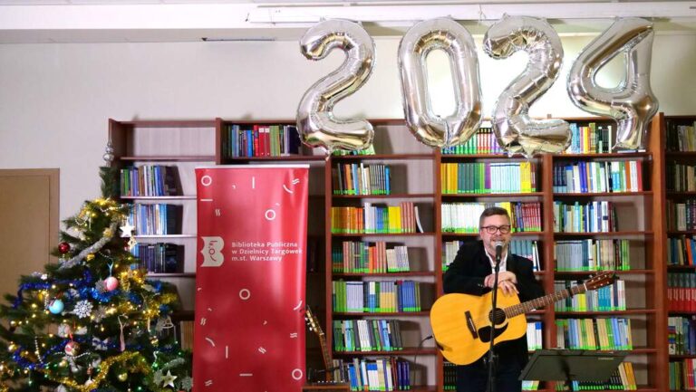 czwartek poetycko muzyczny - koncert i recytacja poezji w Czytelni