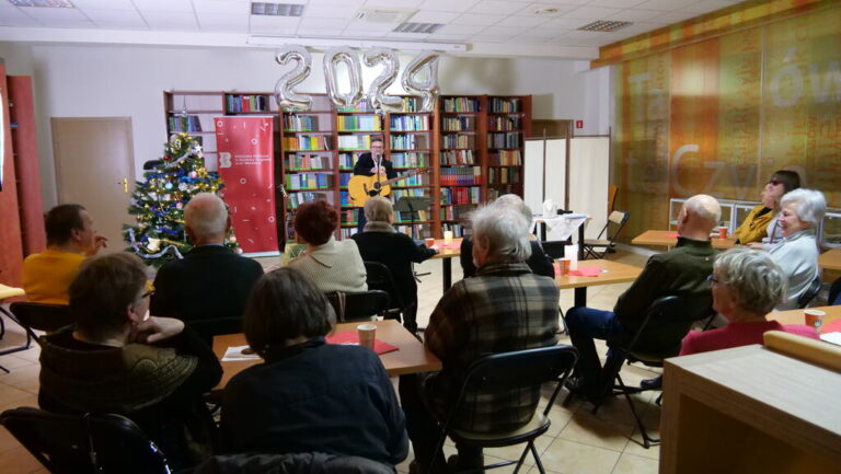 czwartek poetycko muzyczny - koncert i recytacja poezji w Czytelni