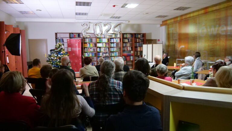 czwartek poetycko muzyczny - koncert i recytacja poezji w Czytelni