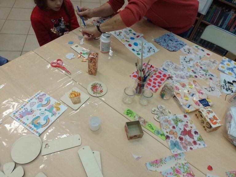 warsztaty decoupage - tworzenie podstawek pod kubki