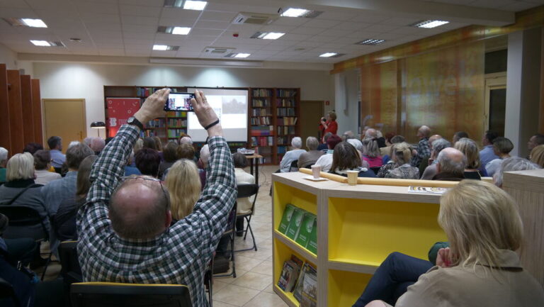 spotkanie autorskie - premiera książki o księdzu Janie Golędzinowskim