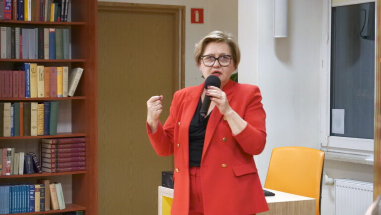 spotkanie autorskie - premiera książki o księdzu Janie Golędzinowskim