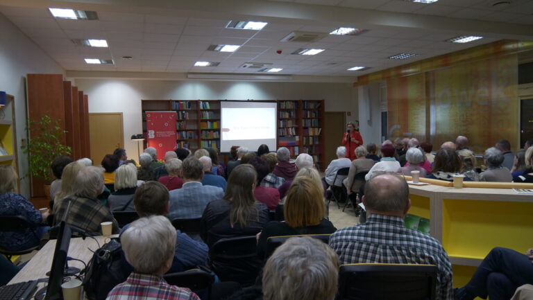 spotkanie autorskie - premiera książki o księdzu Janie Golędzinowskim