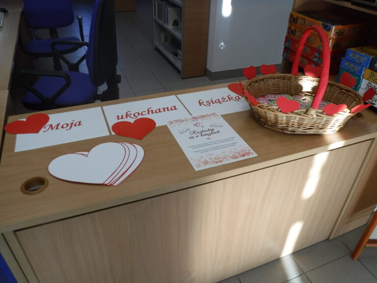 walentynkowo ozdobiona wypożyczalnia