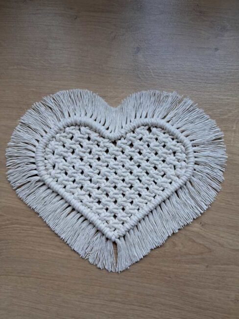 warsztaty tworzenia walentynkowego serca ze sznurka