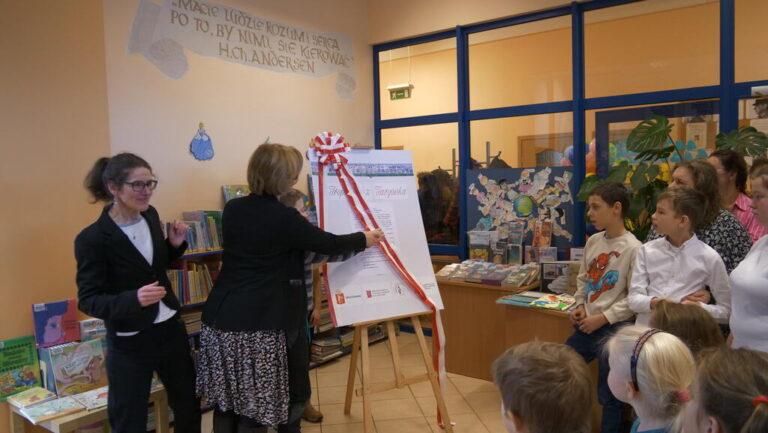 wernisaż wystawy Tropiciele z Targówka w bibliotece nr 53