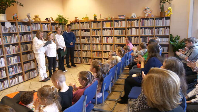 wernisaż wystawy Tropiciele z Targówka w bibliotece nr 53