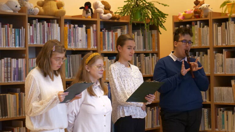 wernisaż wystawy Tropiciele z Targówka w bibliotece nr 53