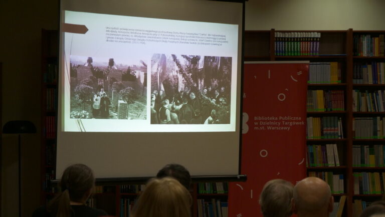 wypełniona uczestnikami sala czytelni, wieczór wspomnień, prelekcja dr Beaty Michalec