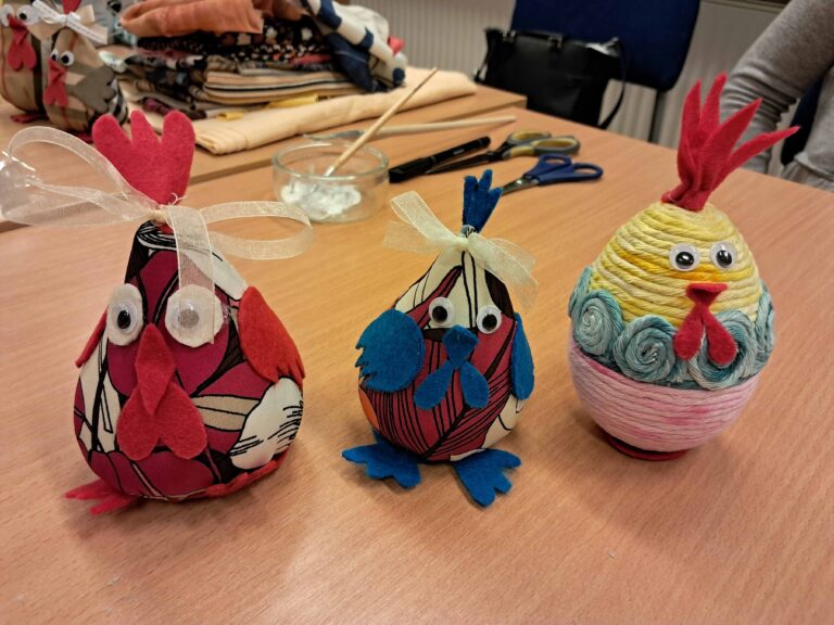 ozdoby wielkanocne jajka kurczaczki