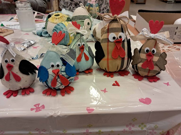 ozdoby wielkanocne jajka kurczaczki