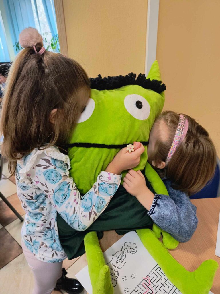 kolorowy potwór zajęcia dla dzieci